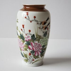 Kutani Japanese Porcelain Vase Handpainted Birds And Flowers Vintage Beautiful